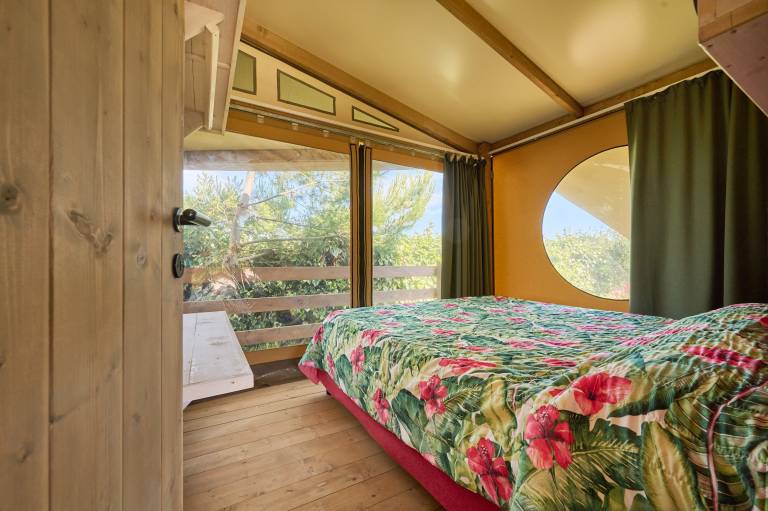 Camping with terrace, barbecue & garden | Garden view | Close to the beach | Pets are welcome — photo 4