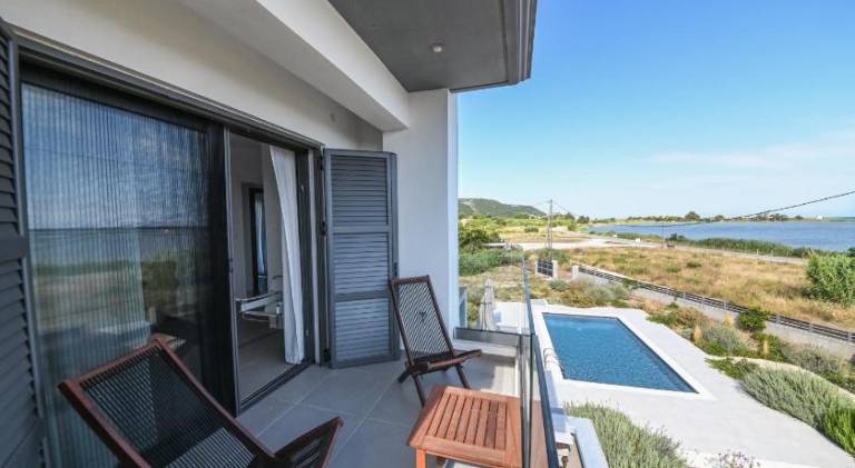 Lovely villa with private pool, yard & patio | Suitable for remote work | Pets allowed — photo 4
