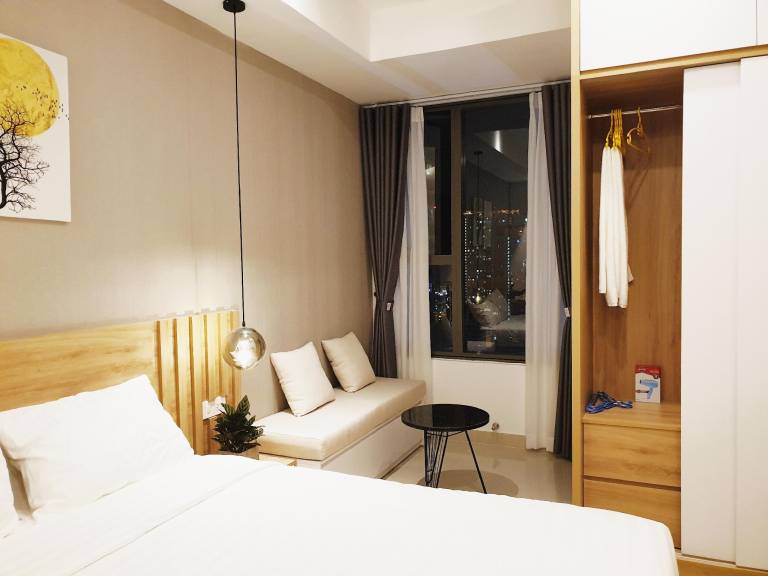 Apartment with barbecue, hot tub & pool | Next to Phạm Ngũ Lão Street | Water view | Perfect for remote work | Pets allowed — photo 2