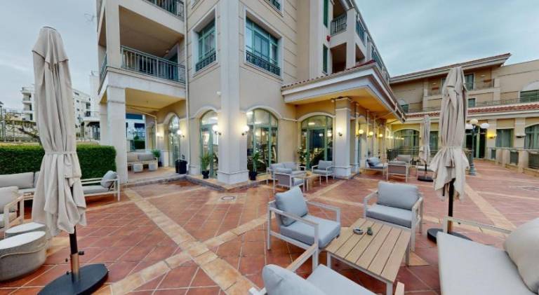 Lovely holiday apartment with hot tub & pool | Next to the beach | Pet-friendly — photo 3