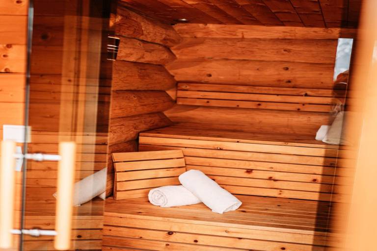 Chalet with yard, terrace & sauna | Pets allowed — photo 4
