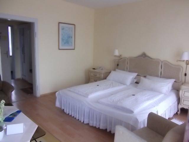 Doppelzimmer Dusche WC Flussblick