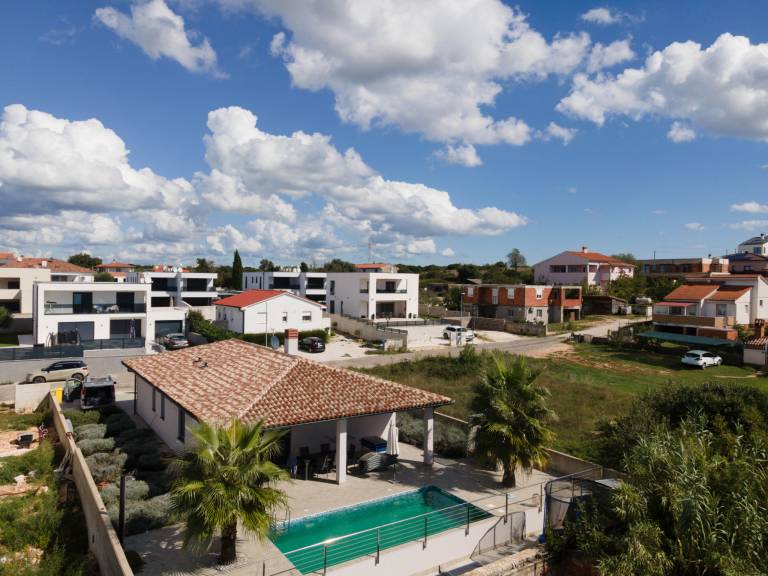 Vacation home with private pool, patio & garden in Pula