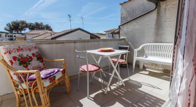 Apartment with 2 rooms for 6 persons in Cecina