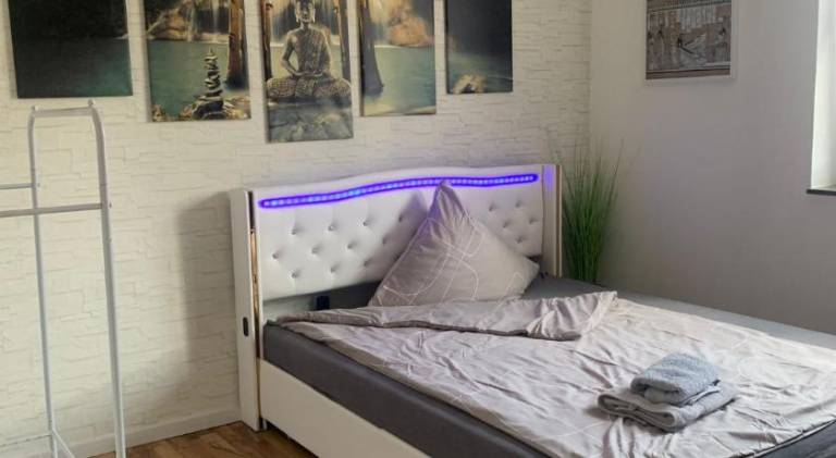 HomeOffice Zimmer Kuche WLAN TV mit Terrasse Grill