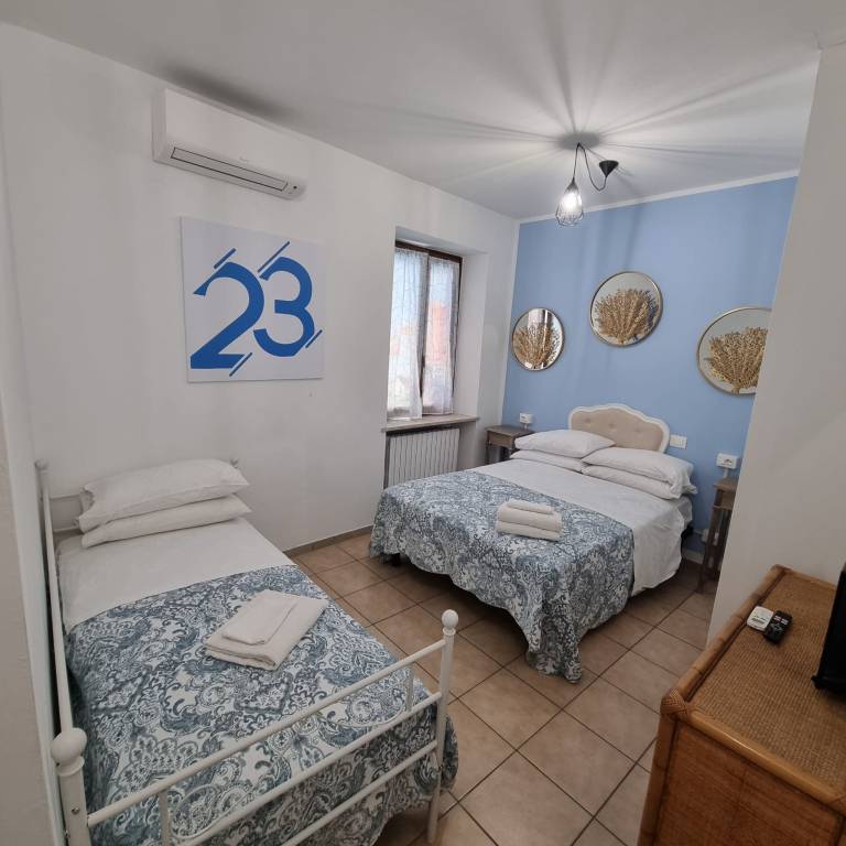 Room 'L'angolo Azzurro' with Wi-Fi and Air Conditioning in Asti