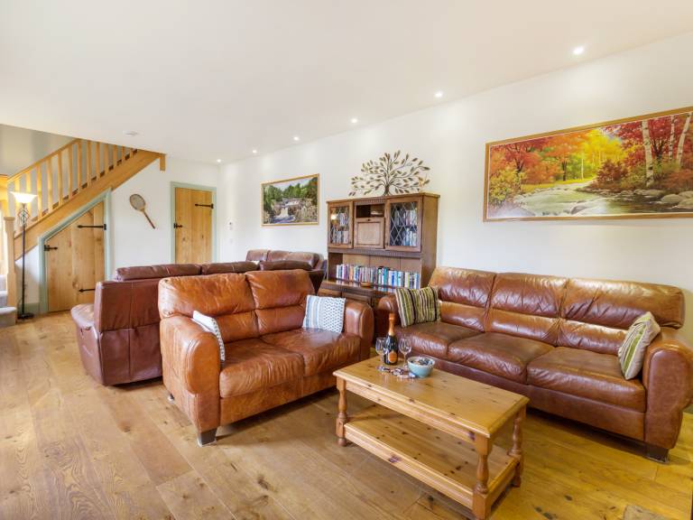 Family-oriented cottage with BBQ, garden & jacuzzi | Pet-friendly — photo 4