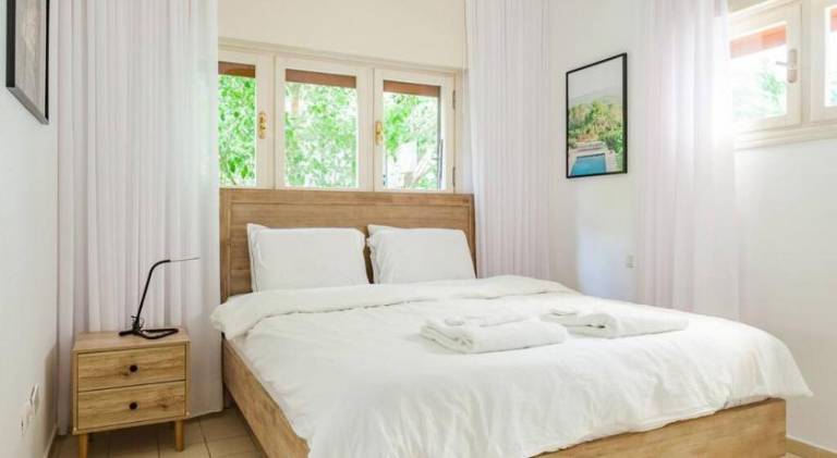 Renovated 2BR with Balcony in Bauhaus Beachfront — photo 2