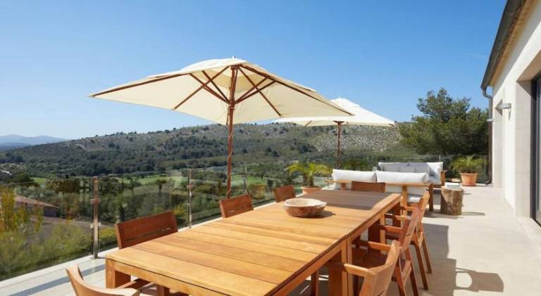 Villa with pool — photo 4