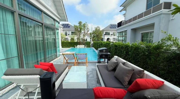 Villa with private pool, patio & sauna | Water view | Perfect for remote work — photo 3