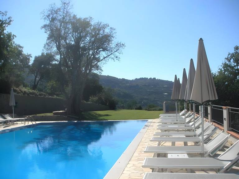 Beautiful serviced apartment with pool, patio & barbeque | Perfect for remote work | Pets are welcome in Messina