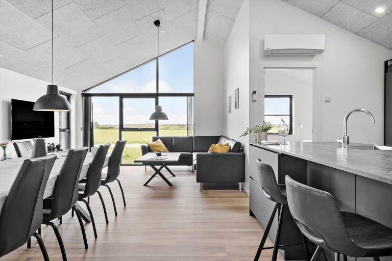 House with terrace, hot tub & barbeque — photo 3