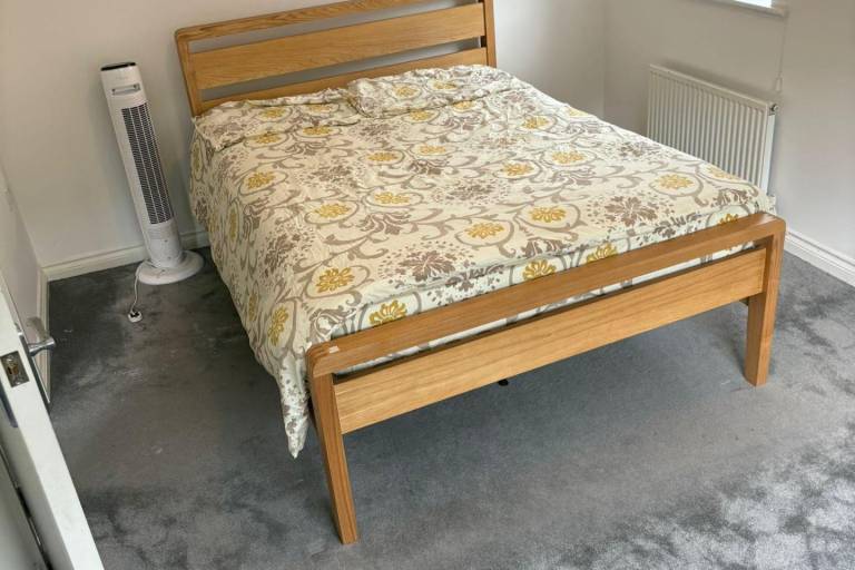 House - Sleeps 5, Private Parking & Pets Allowed in Manchester