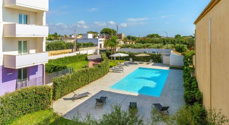 Wonderful serviced apartment with patio, garden & pool | Pets are welcome in Marsala