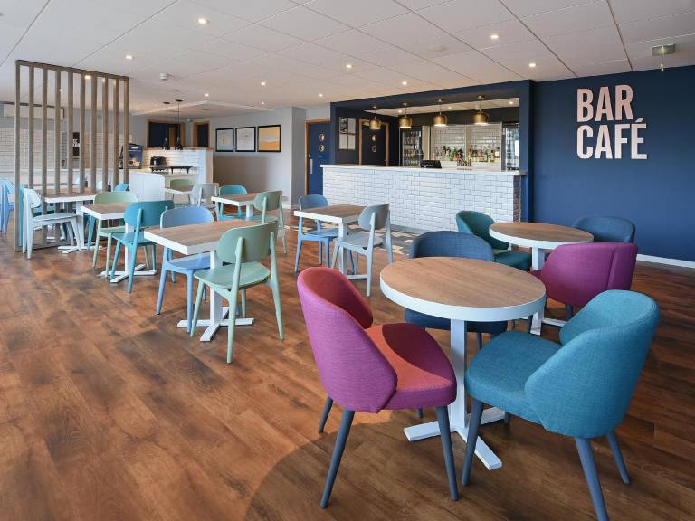 Travelodge London Raynes Park — photo 2