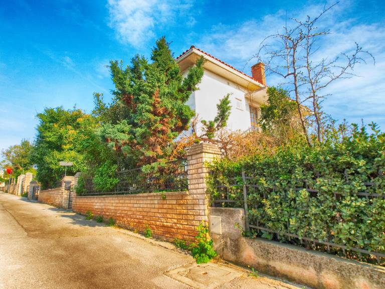 House with terrace & barbeque — photo 3