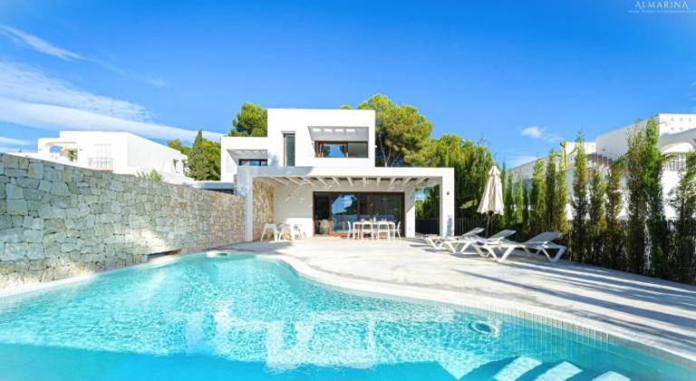 Fully equipped ample villa with patio, grill & pool | Next to the beach | Dogs allowed in Mora