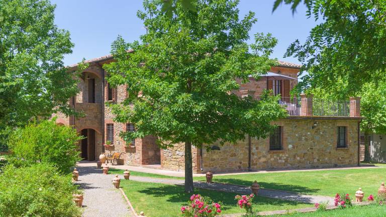 Fully equipped ample villa with garden, barbeque & terrace | Pool view | Perfect for remote work | Pets are welcome — photo 3