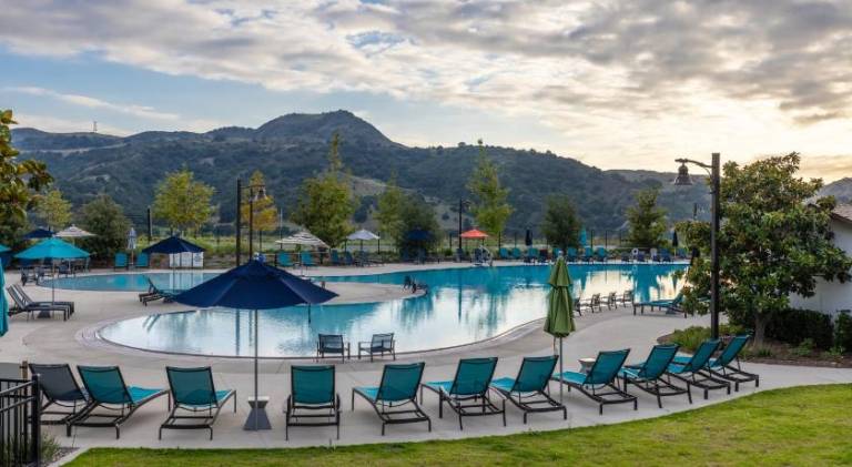 Vacation home with jacuzzi & pool in Orange, CA