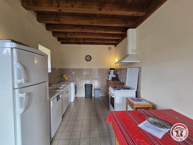 Gite with terrace, barbeque & yard — photo 3