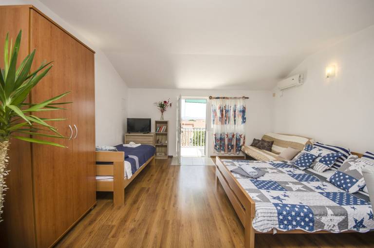 Apartments Mila Family with pool — photo 4