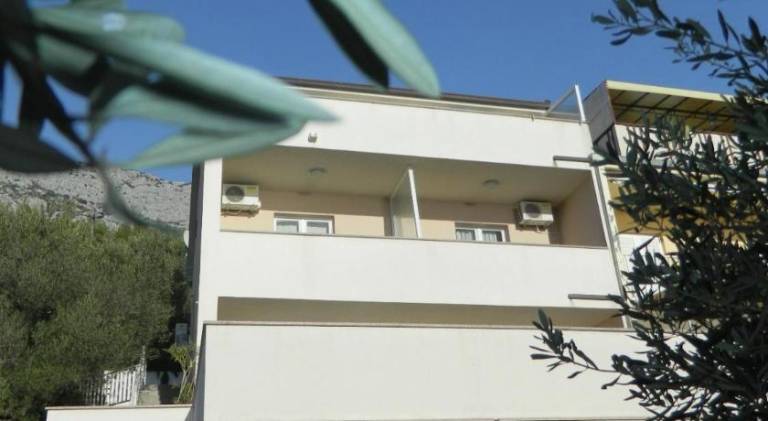Rental apartment with barbeque in Brela