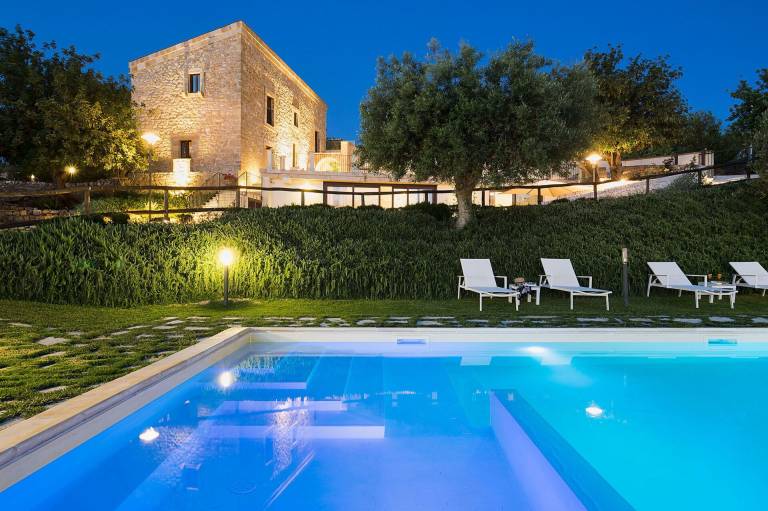Family-friendly villa with terrace, BBQ & private pool | Pets are welcome in Ragusa
