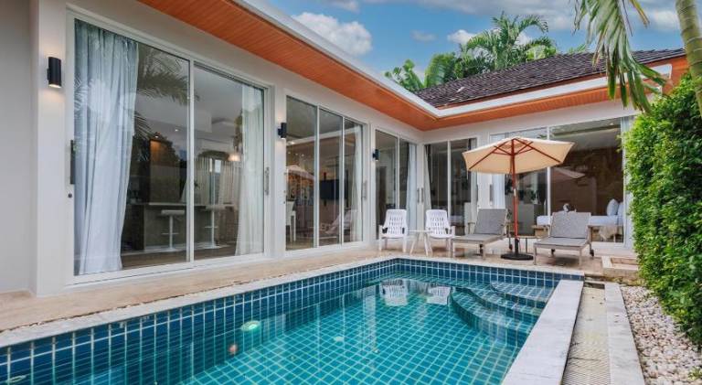 Villa with pool in Karon