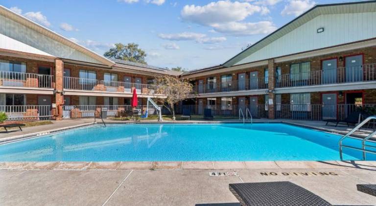 Ramada by Wyndham Temple Terrace/Tampa North — photo 4
