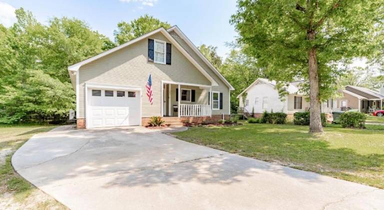 Dutch Creek Cottage- 10 mins to Lake Murray! — photo 3