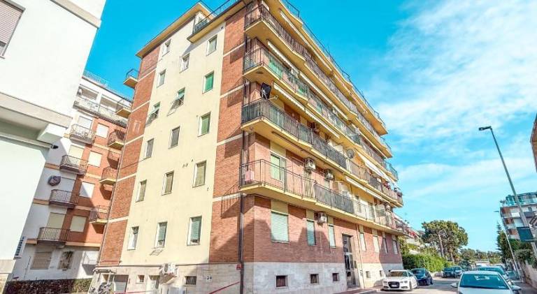 Apartment with 2 rooms for 5 persons in San Benedetto del Tronto