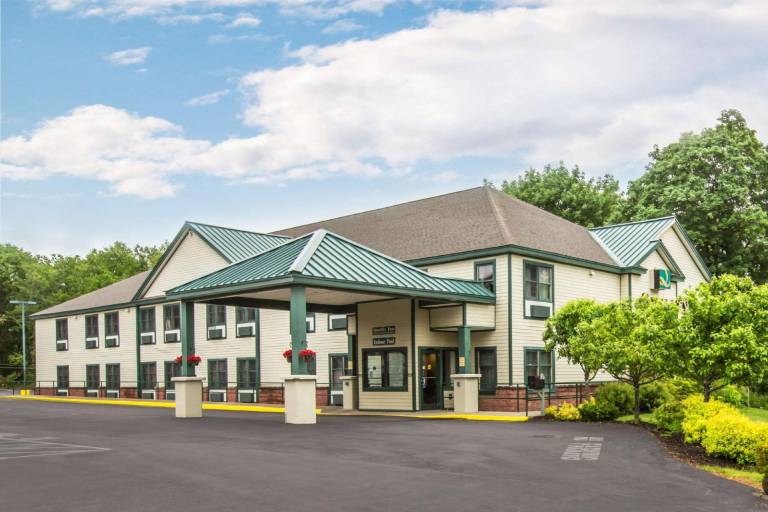 Econo Lodge Glens Falls / Lake George in Queensbury, NY
