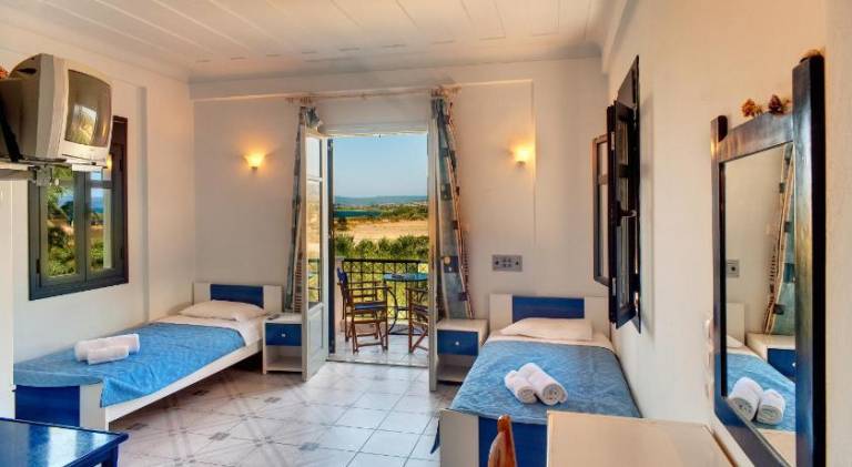 Villa with yard, private pool & grill | Suitable for remote work — photo 2