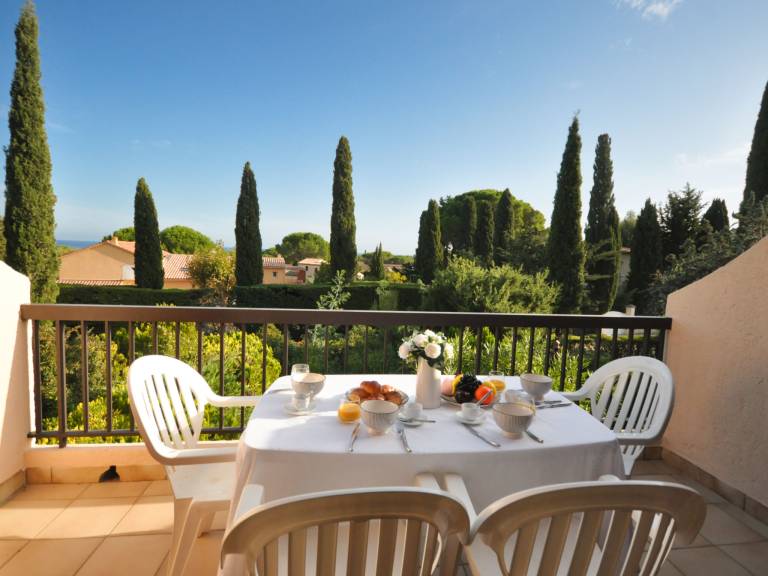 Fully equipped apartment with patio | Pets are welcome in Toulon