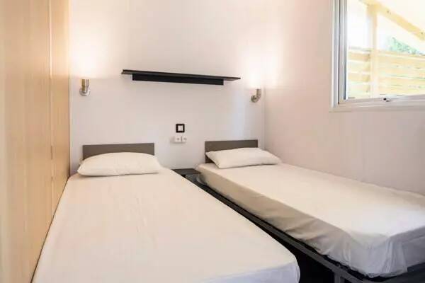 Camping Azu'rivage - Mobile home Comfort 2 bdr. 4/6 pers. Covered Decking TV — photo 5