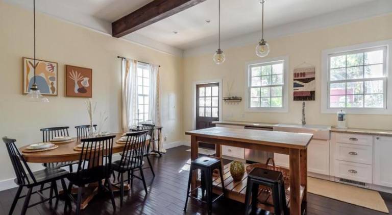 House with 2 rooms for 4 persons in Savannah, GA