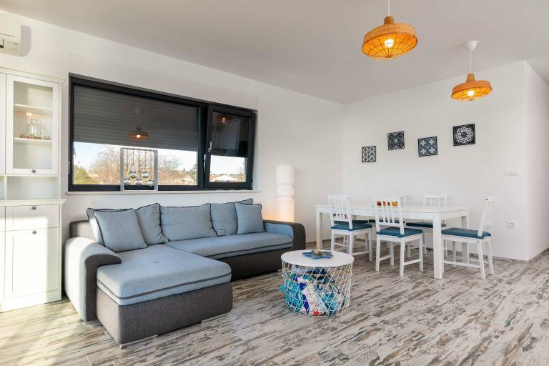Family-friendly apartment with pool | Water view | Perfect for remote work | Pets are welcome — photo 5