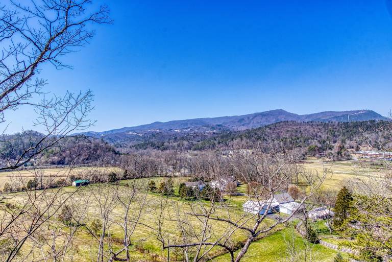 Vacation home with heated pool, BBQ & fast internet | Mountain view — photo 2