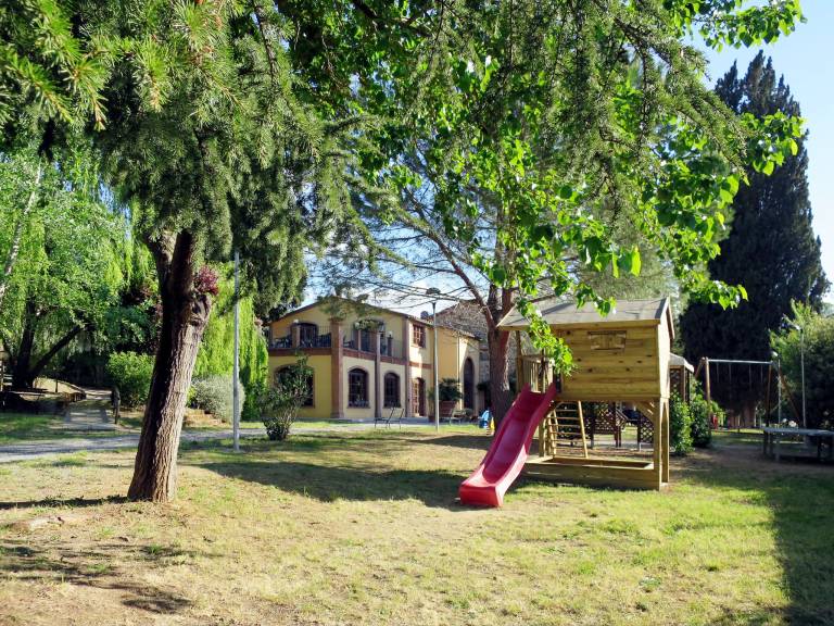 Family-oriented vacation home with yard, pool & terrace | Dogs allowed — photo 5