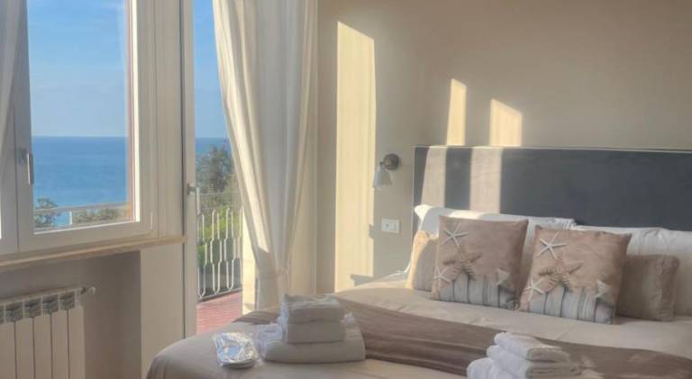 Holiday apartment with 2 rooms for 6 persons in Arcola