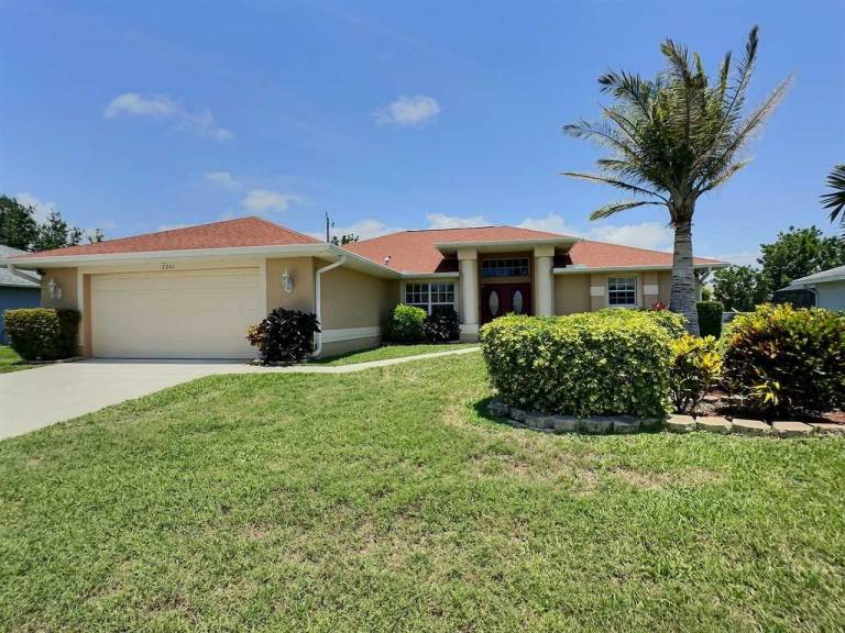 Fully equipped vacation home with barbecue | Pets allowed in Cape Coral, FL