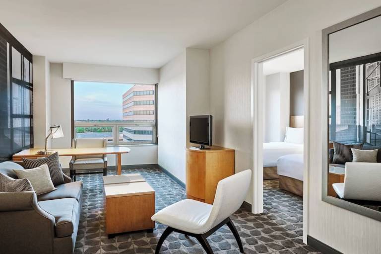 Renaissance Chicago O Hare Suites Hotel