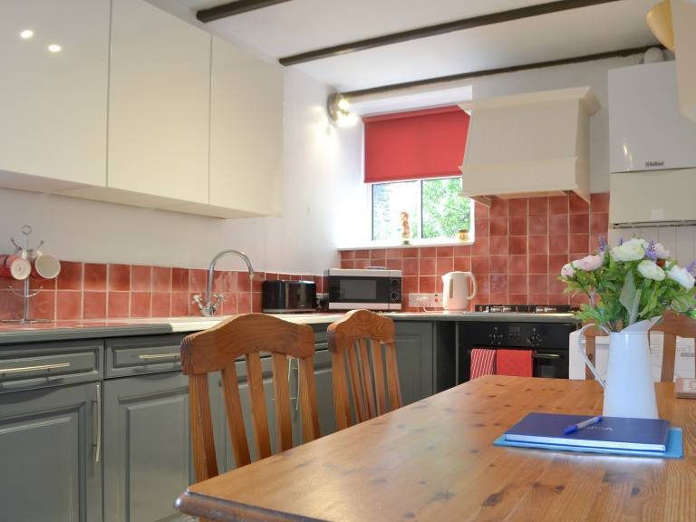 Cottage with garden — photo 5