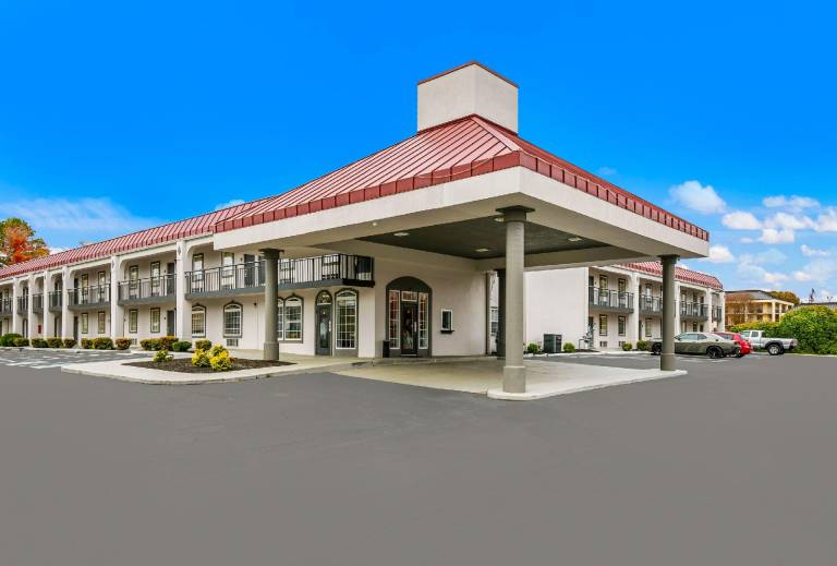 Red Roof Inn Knoxville North - Merchants Drive — photo 2