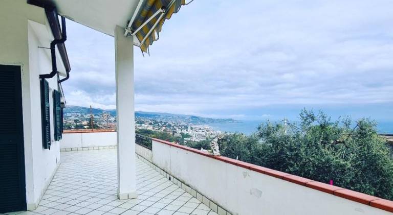 Rental apartment with 2 rooms for 6 persons in Sanremo