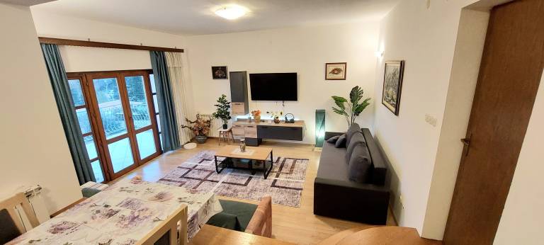 Holiday apartment with terrace, garden & barbecue — photo 2