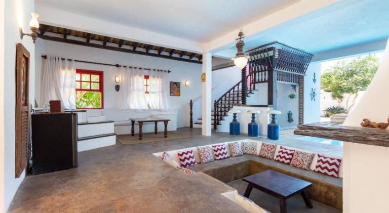 House with pool & BBQ — photo 4