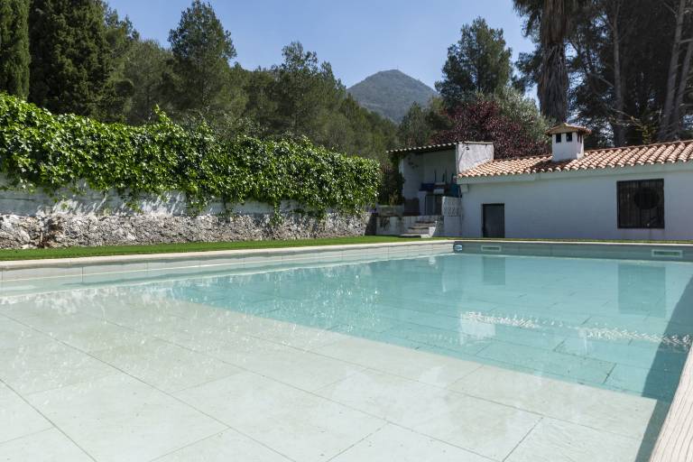 Villa with private pool, BBQ & garden — photo 3