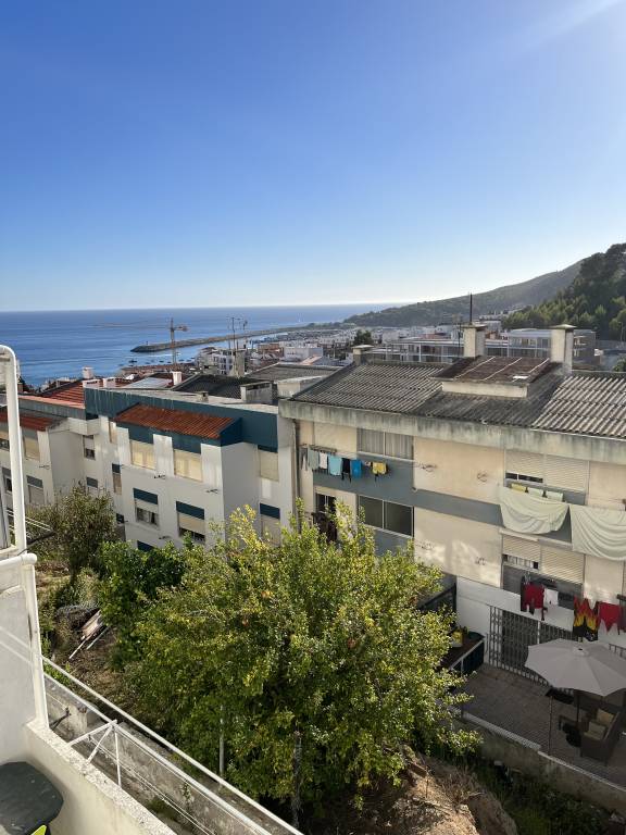 Entire 3 bedrooms apartment walking distance to beach with ocean and castle views — photo 4