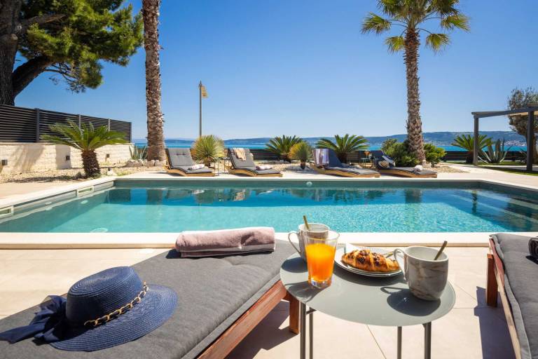 Beachfront Villa Tota with Pool in Okrug